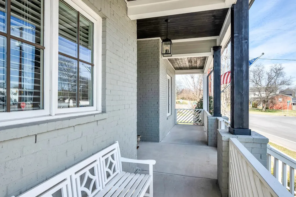 5704 Old Harding Pike Nashville TN 37205