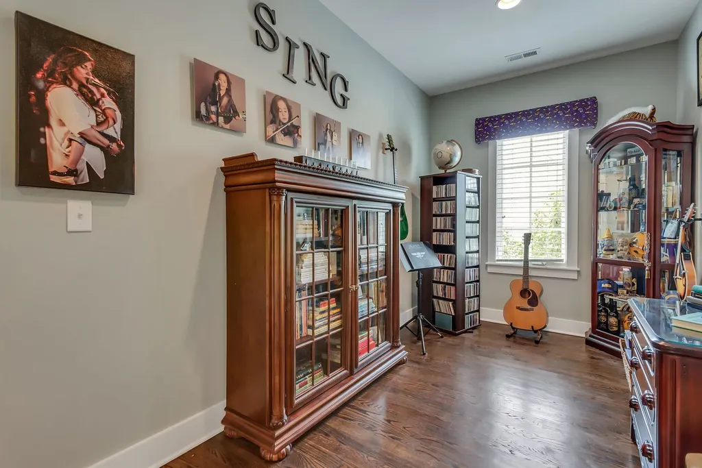 5704 Old Harding Pike Nashville TN 37205