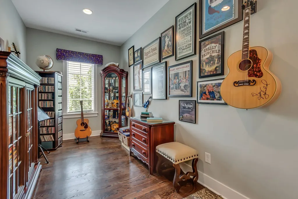 5704 Old Harding Pike Nashville TN 37205