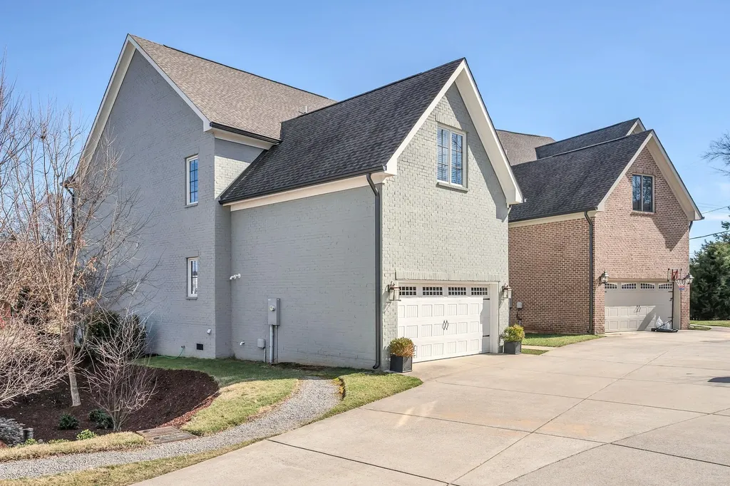 5704 Old Harding Pike Nashville TN 37205