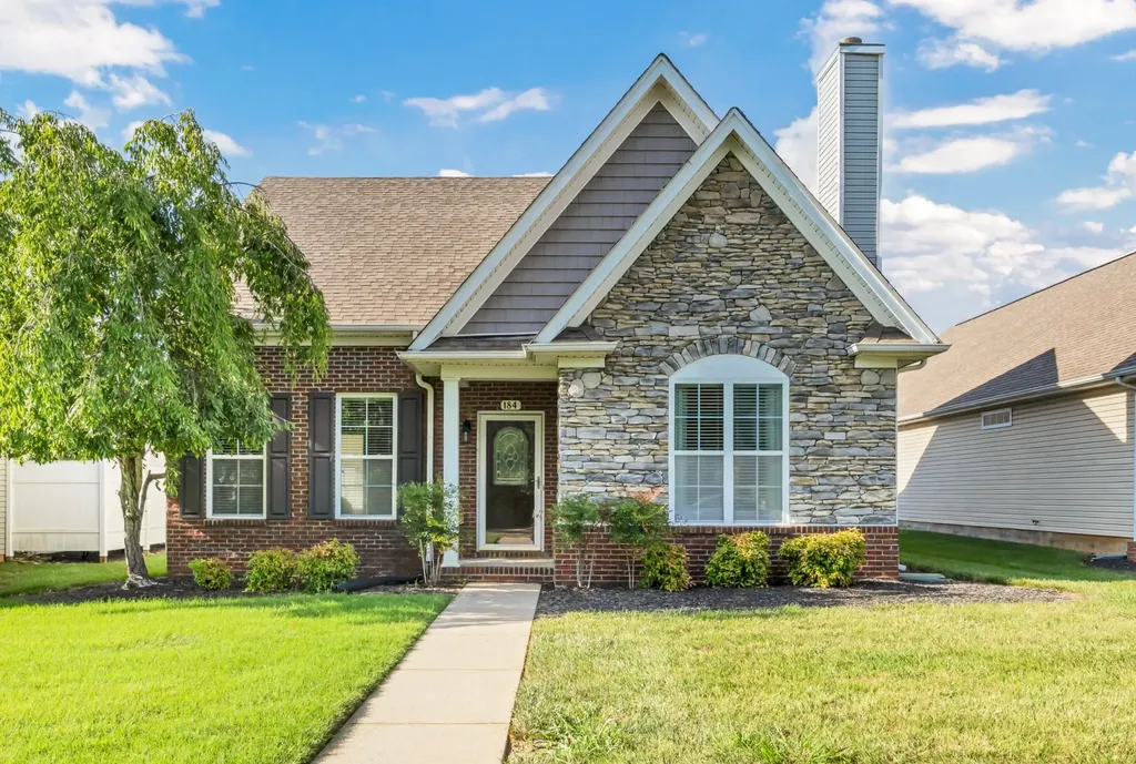 184 Whitman Alley Clarksville TN 37043