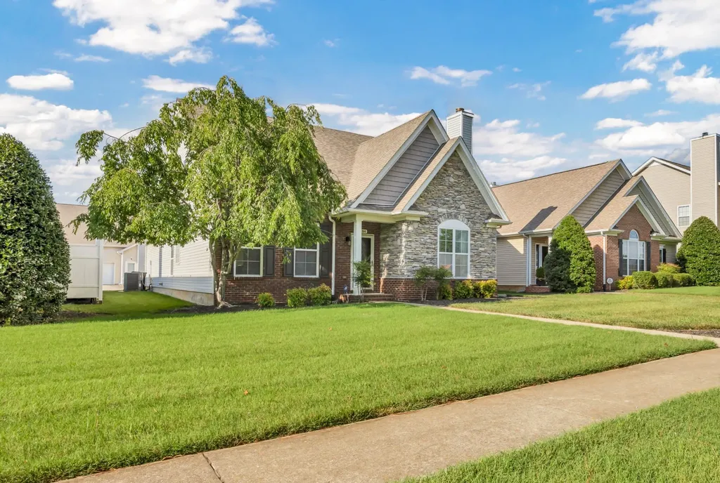 184 Whitman Alley Clarksville TN 37043