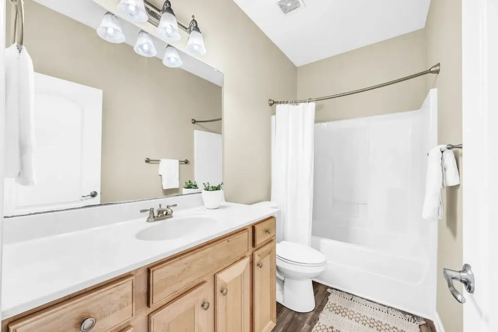184 Whitman Alley Clarksville TN 37043