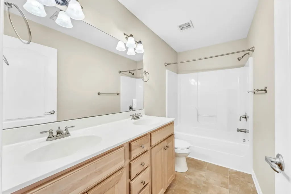 184 Whitman Alley Clarksville TN 37043
