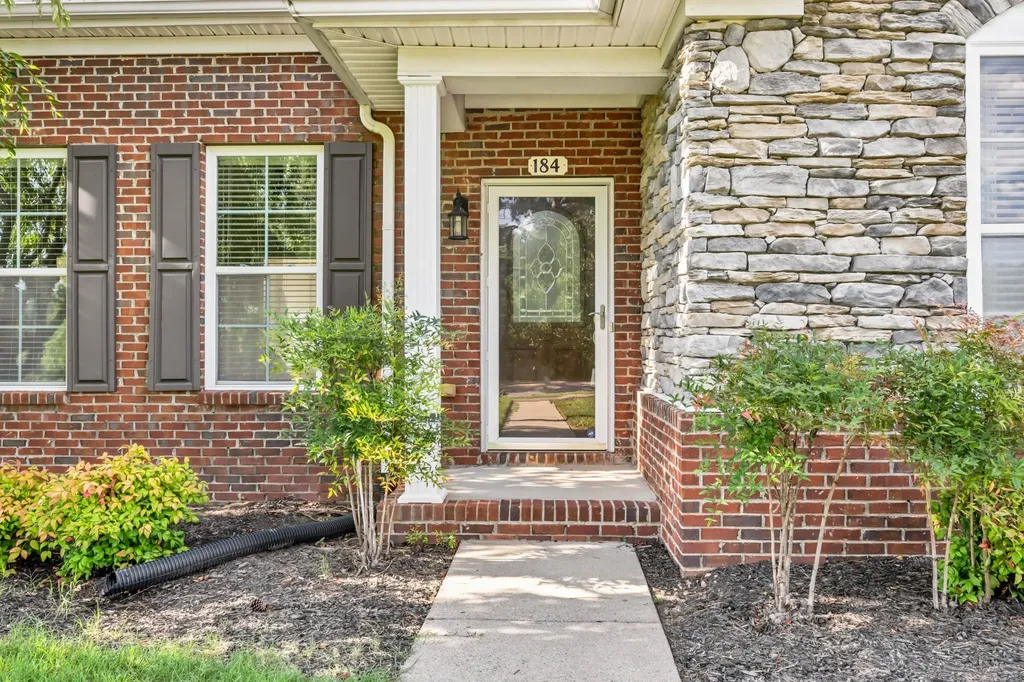 184 Whitman Alley Clarksville TN 37043
