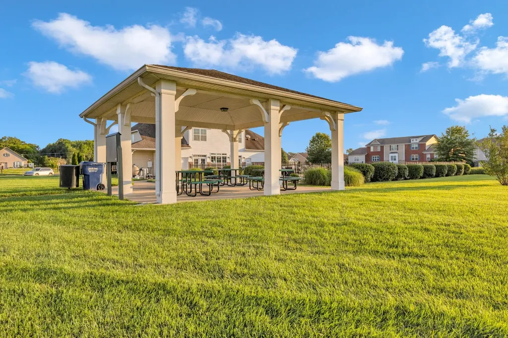 184 Whitman Alley Clarksville TN 37043