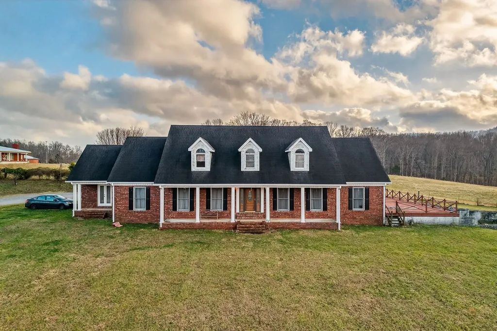 9334 Short Mountain Road Smithville TN 37166