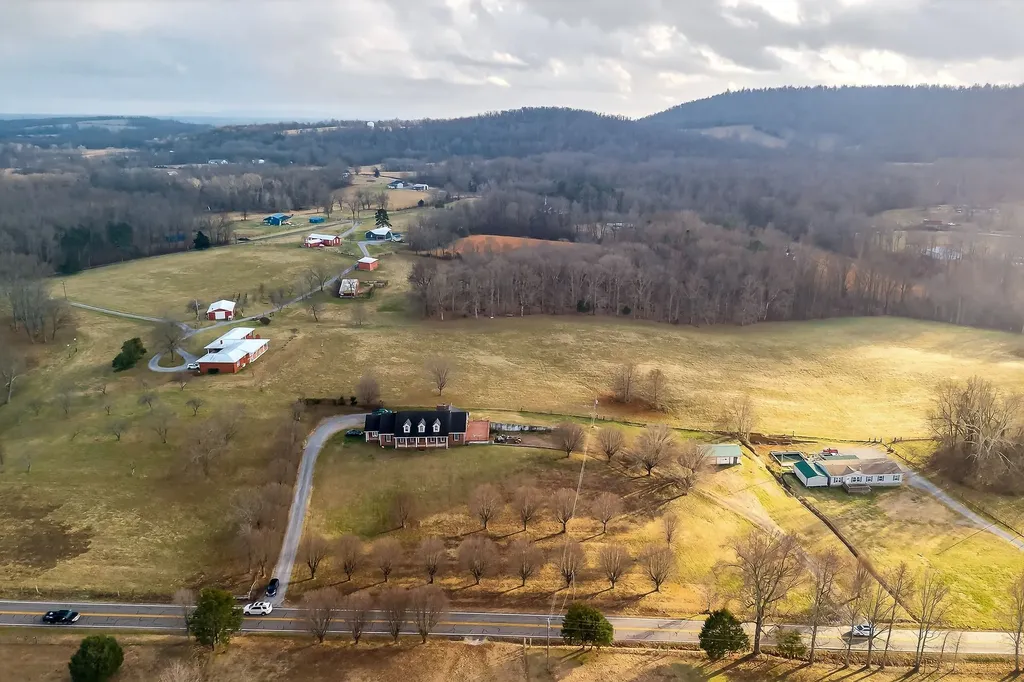 9334 Short Mountain Road Smithville TN 37166