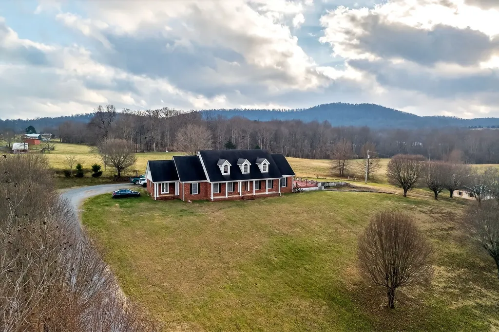 9334 Short Mountain Road Smithville TN 37166