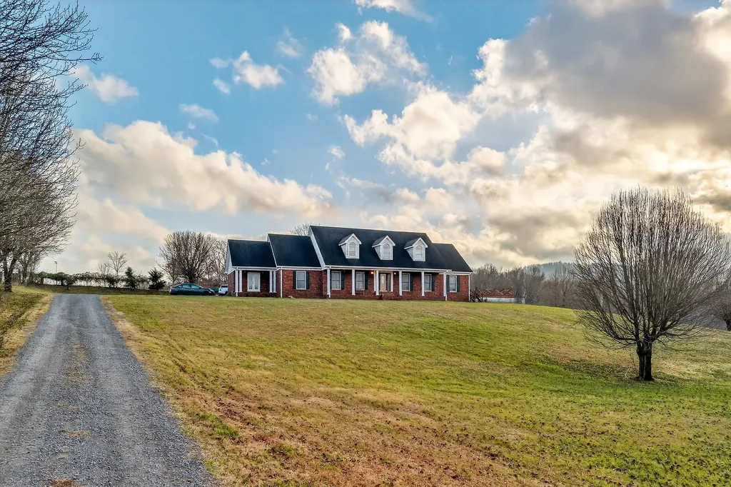 9334 Short Mountain Road Smithville TN 37166