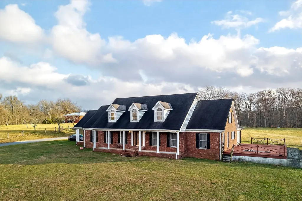 9334 Short Mountain Road Smithville TN 37166