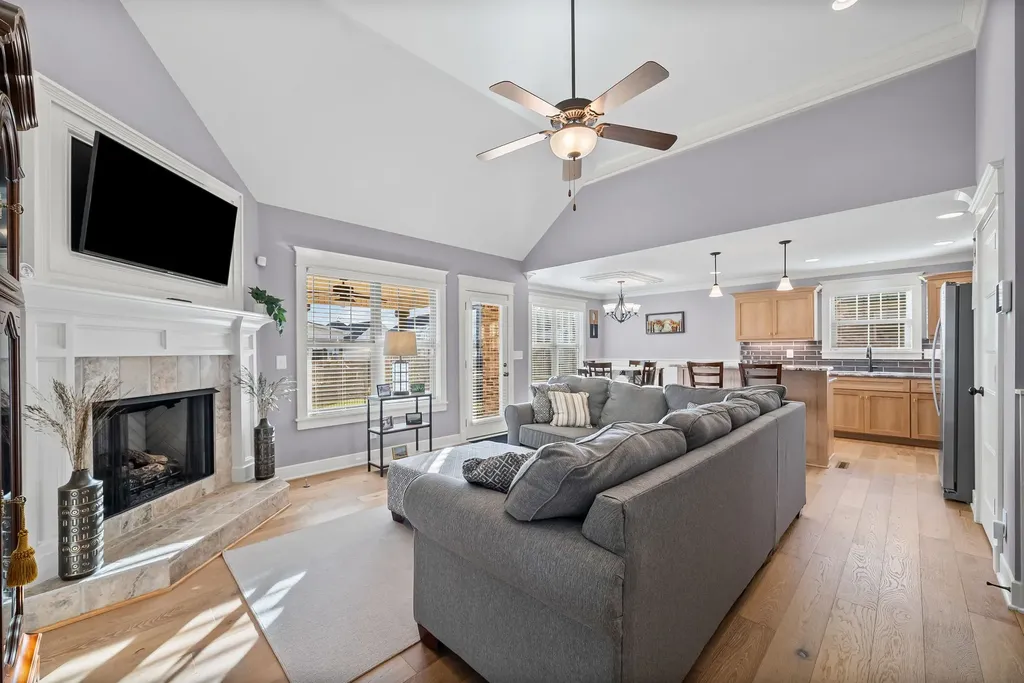352 Lowline Drive Clarksville TN 37043