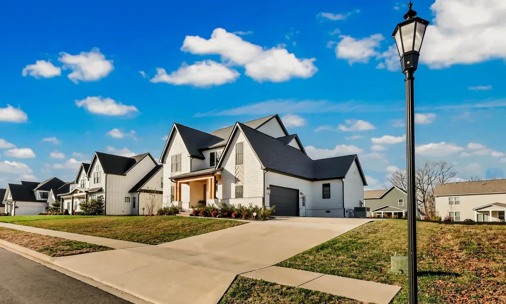 867 Shady Bluff Trail Clarksville TN 37043