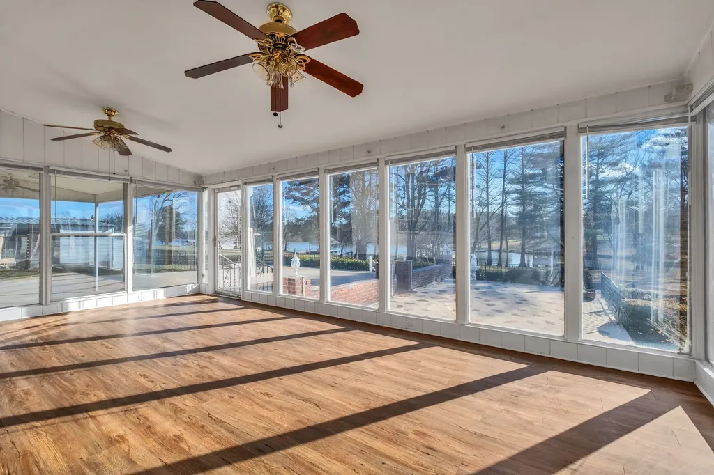 550 Drifting Cir, W Lebanon TN 37087