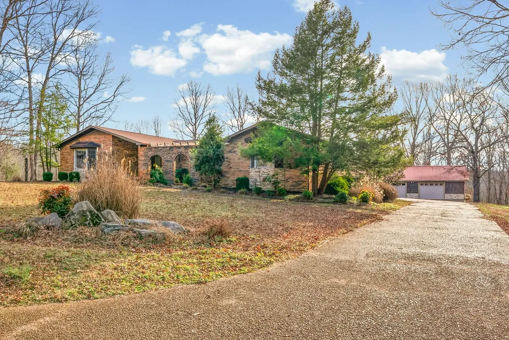 2419 Williams Hollow Road Mc Ewen TN 37101
