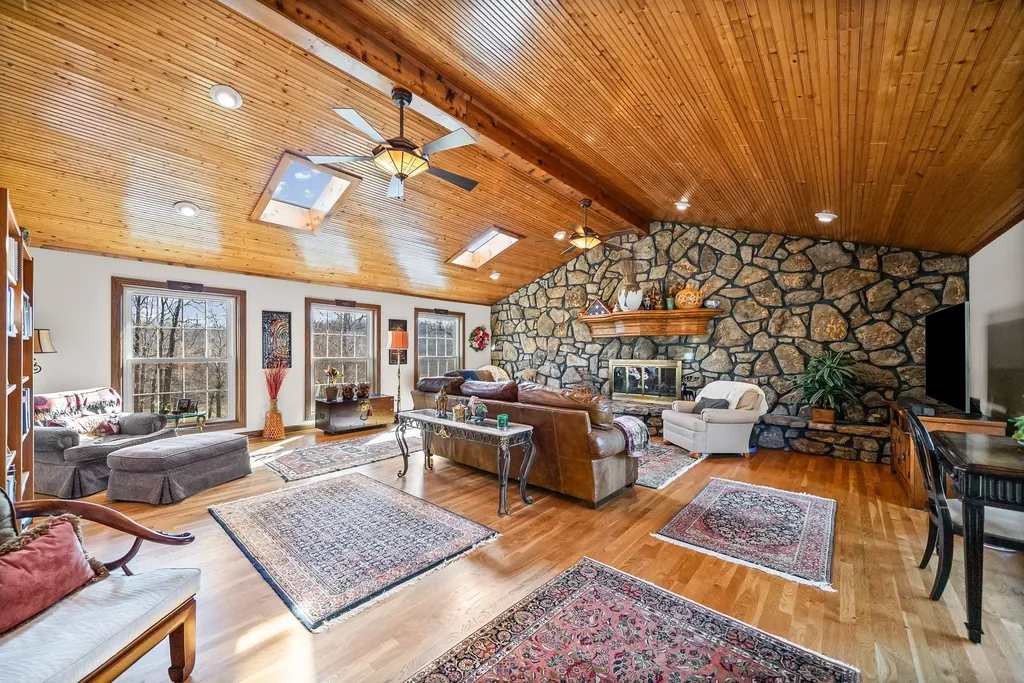 2419 Williams Hollow Road Mc Ewen TN 37101