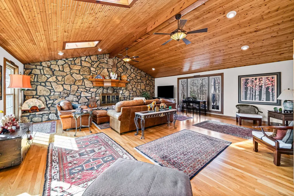 2419 Williams Hollow Road Mc Ewen TN 37101