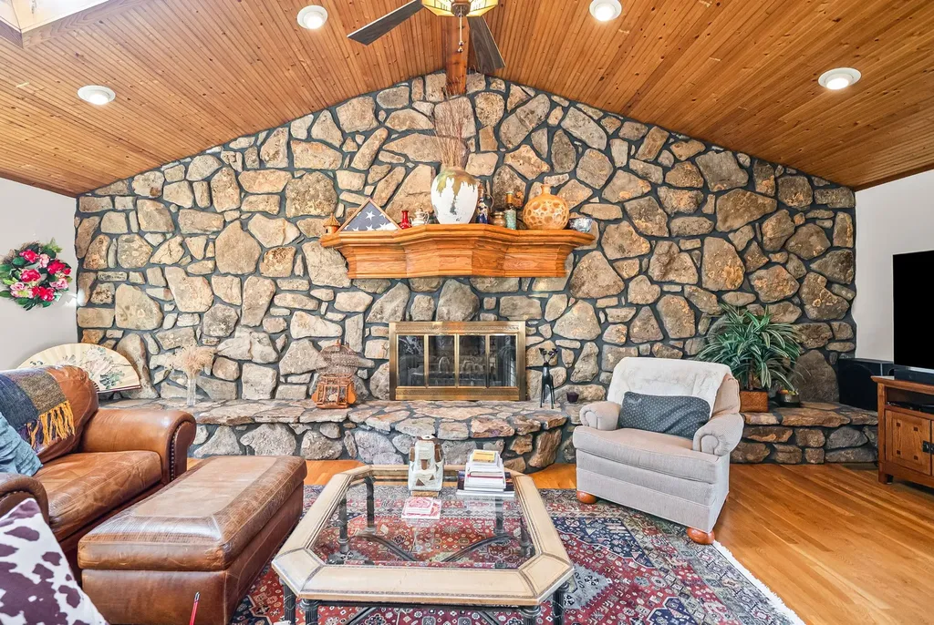 2419 Williams Hollow Road Mc Ewen TN 37101