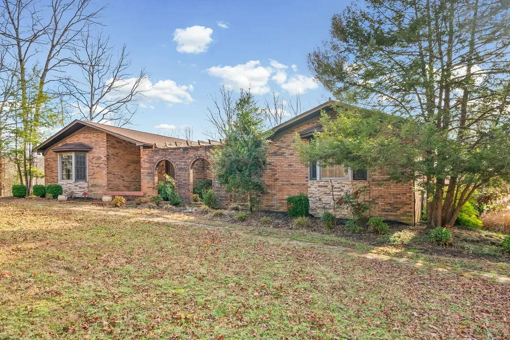 2419 Williams Hollow Road Mc Ewen TN 37101