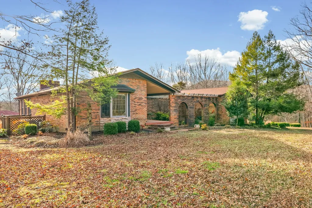 2419 Williams Hollow Road Mc Ewen TN 37101