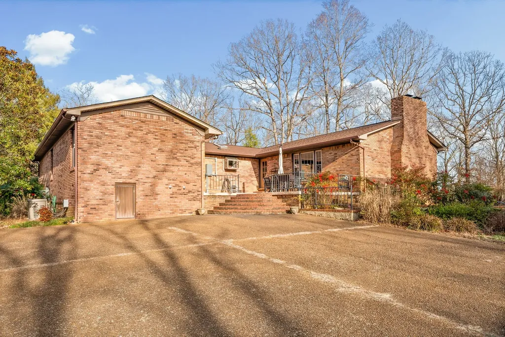 2419 Williams Hollow Road Mc Ewen TN 37101