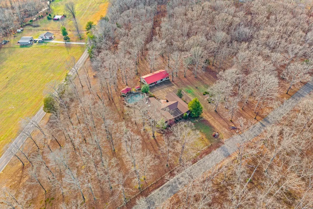 2419 Williams Hollow Road Mc Ewen TN 37101