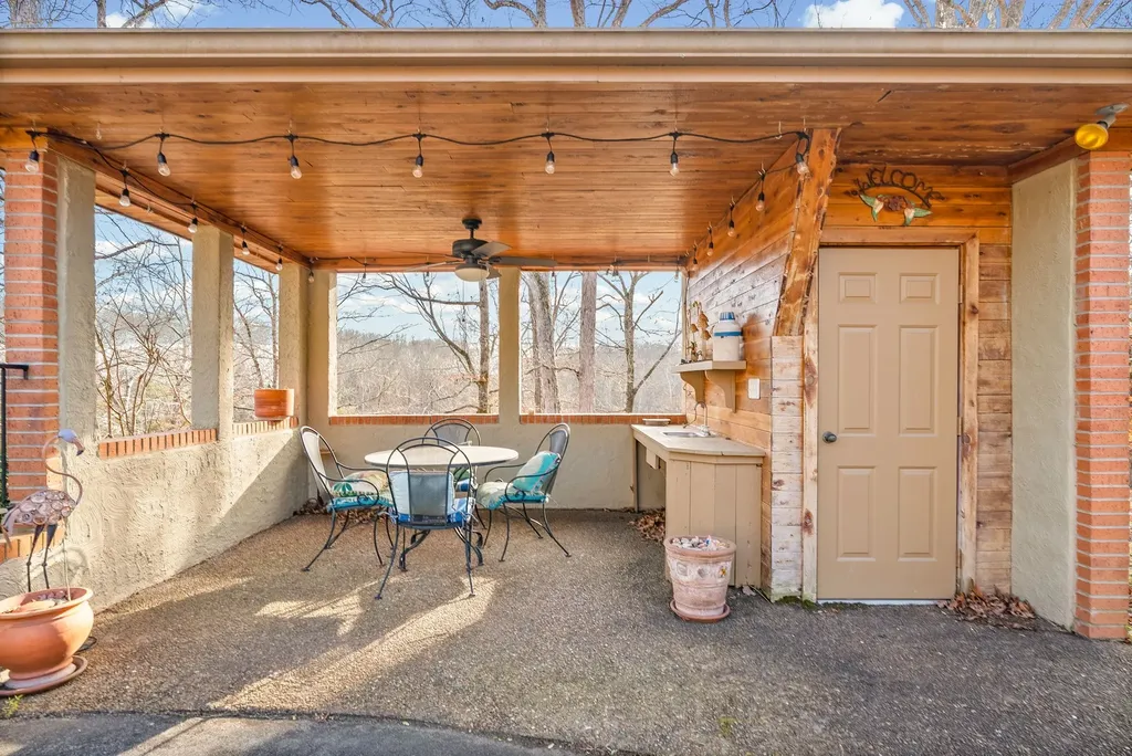 2419 Williams Hollow Road Mc Ewen TN 37101