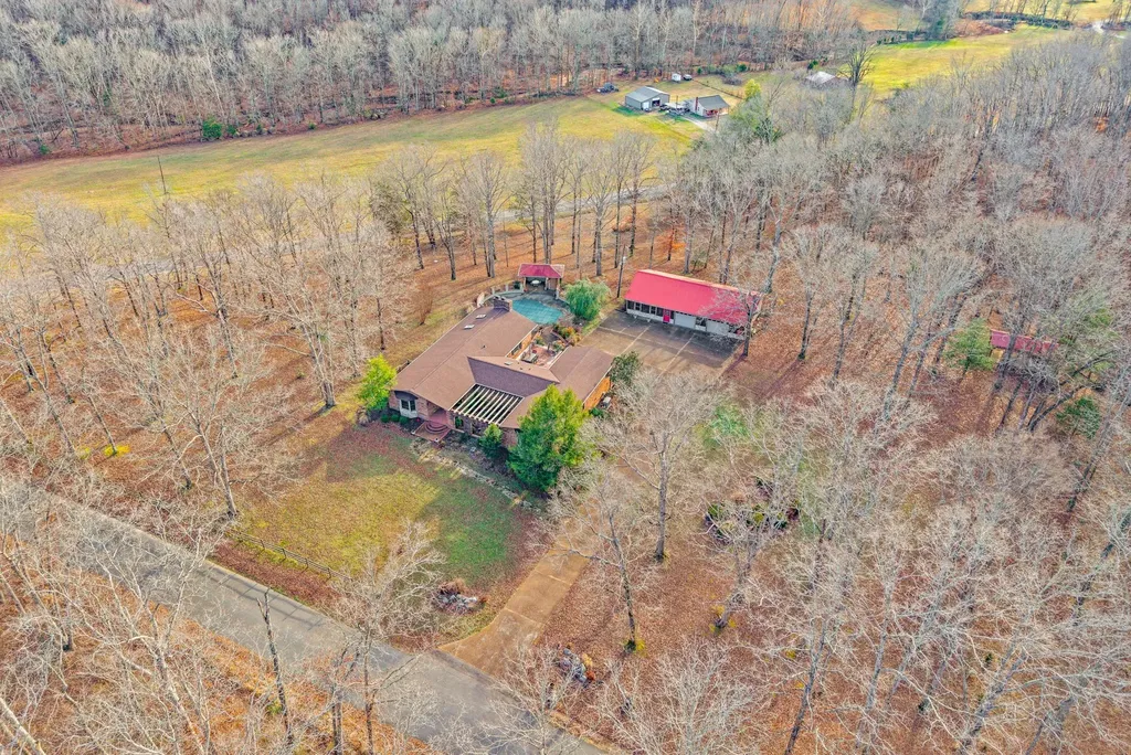 2419 Williams Hollow Road Mc Ewen TN 37101