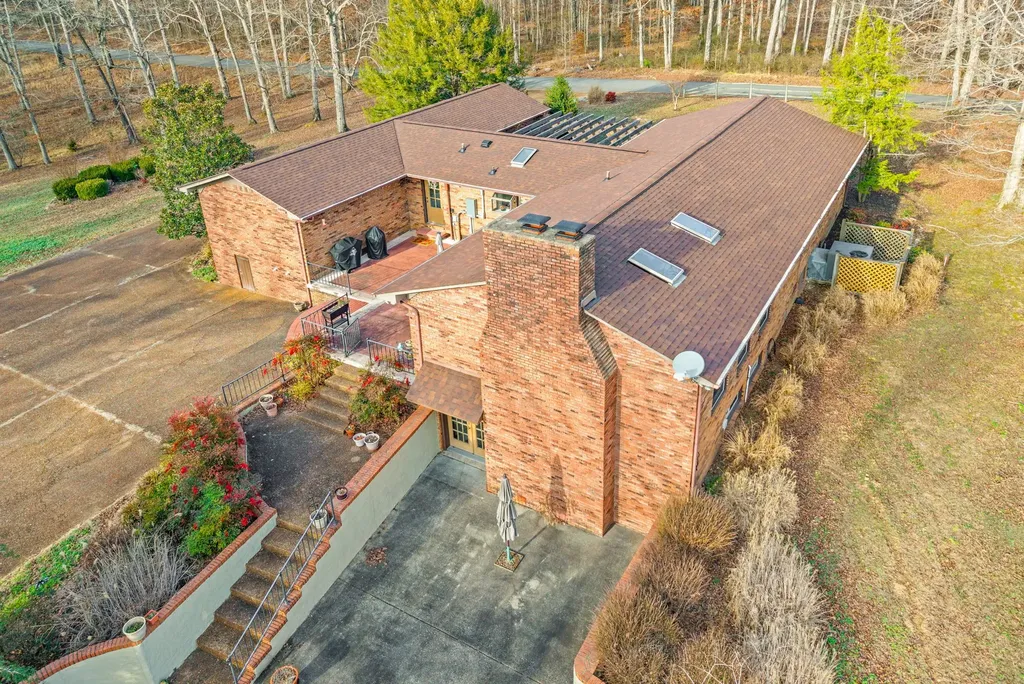2419 Williams Hollow Road Mc Ewen TN 37101