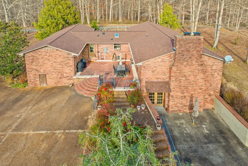 2419 Williams Hollow Road Mc Ewen TN 37101