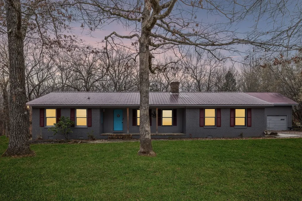 305 Oak Leaf Circle Winchester TN 37398