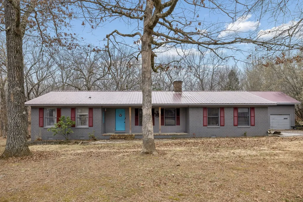 305 Oak Leaf Circle Winchester TN 37398