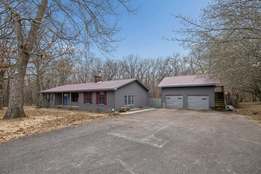 305 Oak Leaf Circle Winchester TN 37398