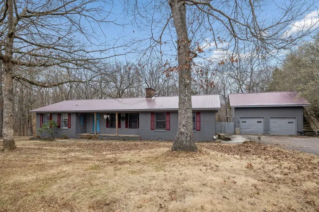 305 Oak Leaf Circle Winchester TN 37398