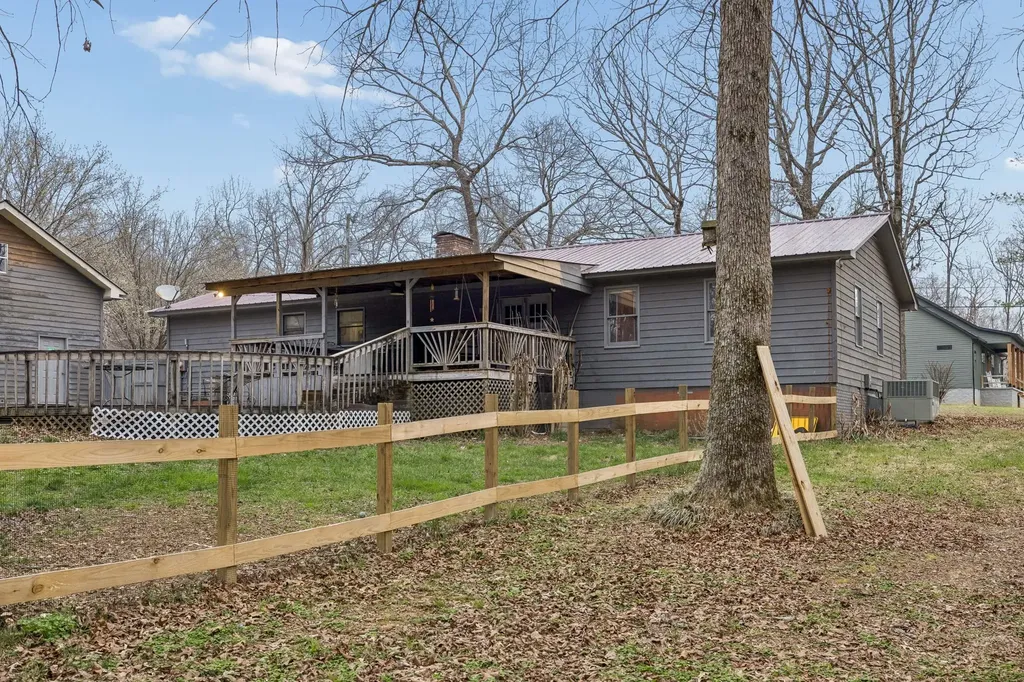 305 Oak Leaf Circle Winchester TN 37398