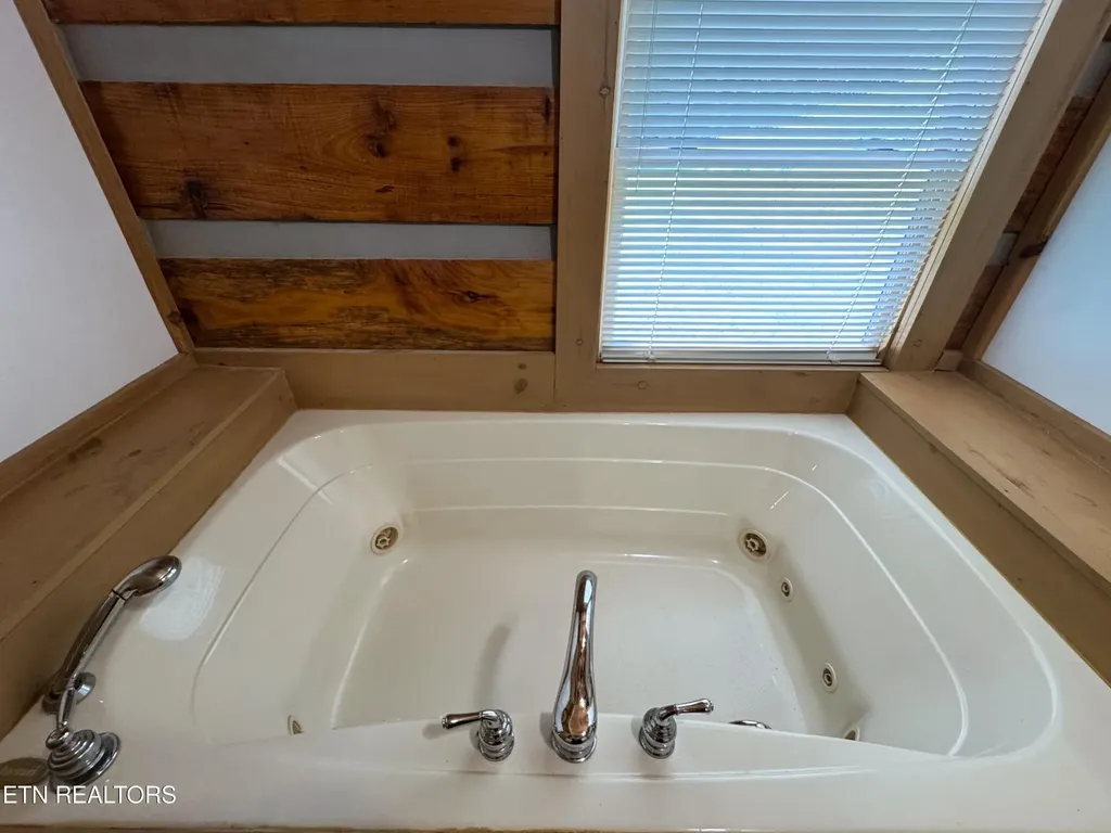 453 Trentham Hollow Road Parrottsville TN 37843