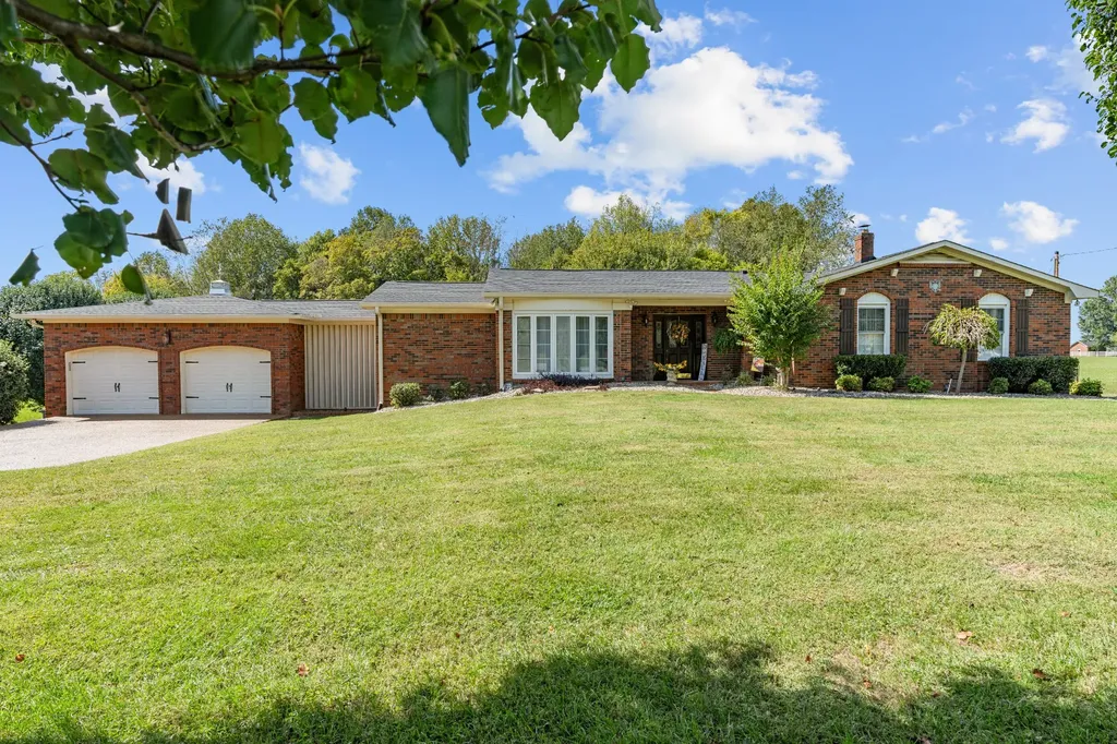 1744 Carthage Road Red Boiling Springs TN 37150