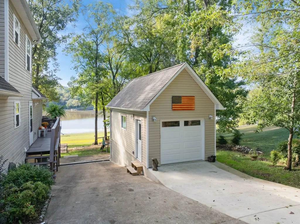 183 Featherfoot Pkwy Loop Parsons TN 38363