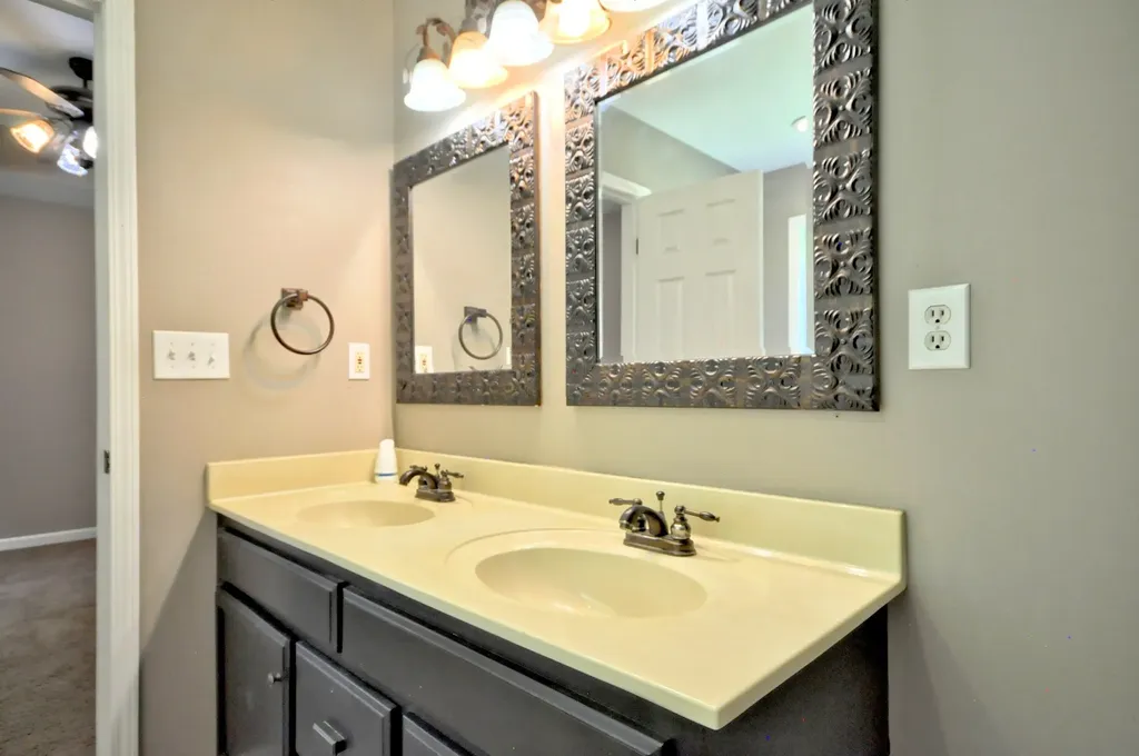 3291 S Senseney Circle Clarksville TN 37042