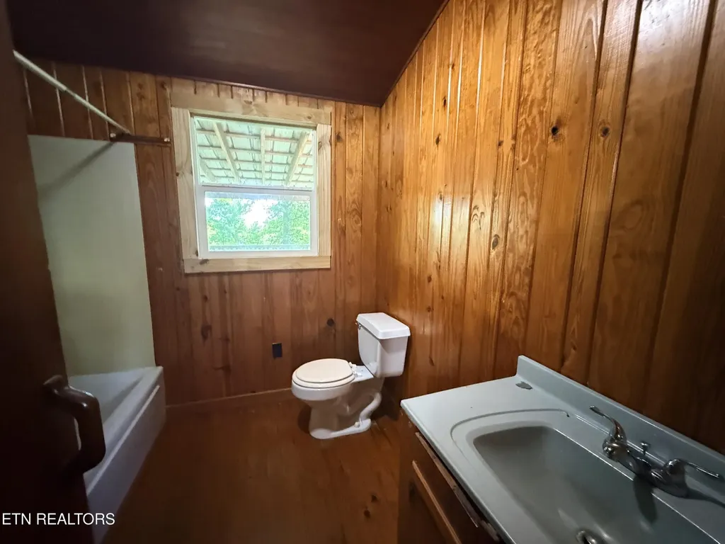 1089 Bicknell Road Clarkrange TN 38553