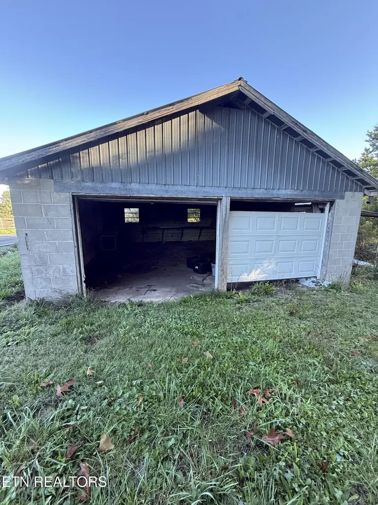 1089 Bicknell Road Clarkrange TN 38553