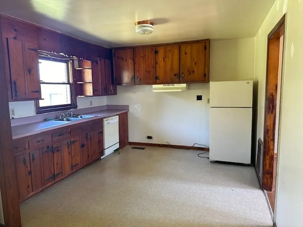 5155 Highway 100 Lyles TN 37098