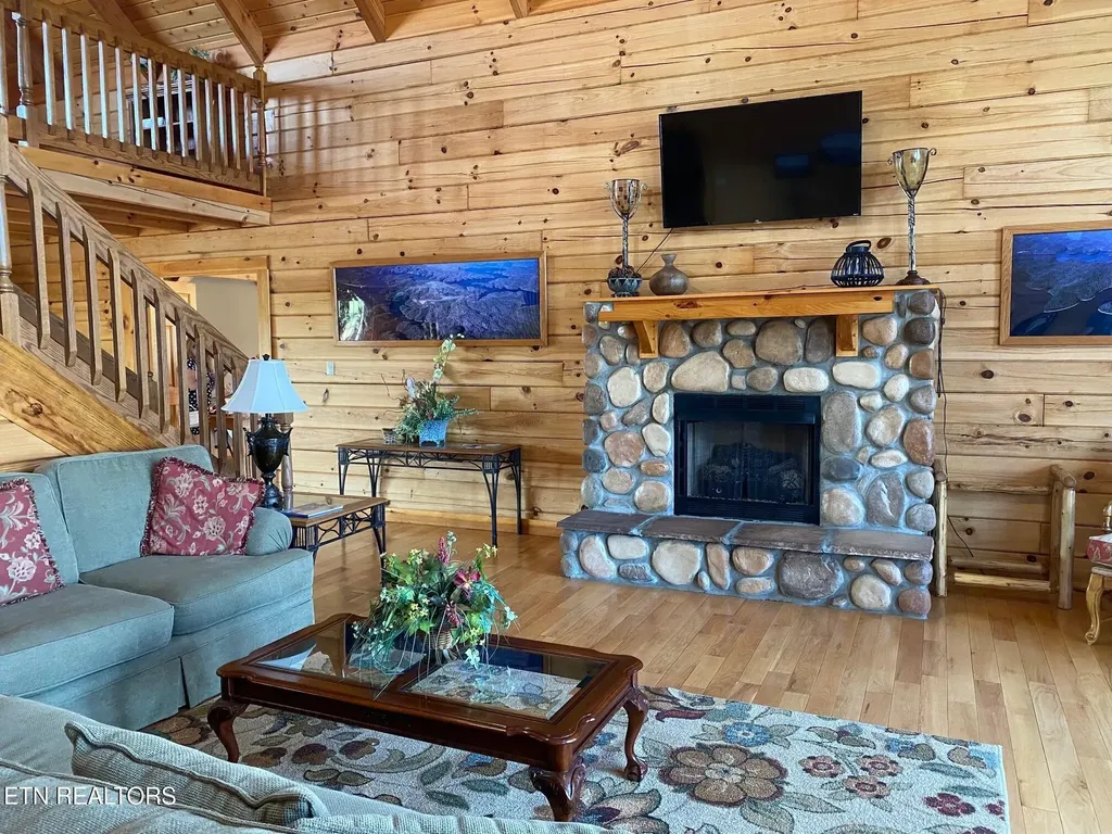 15 Swan Ridge Road Hilham TN 38568