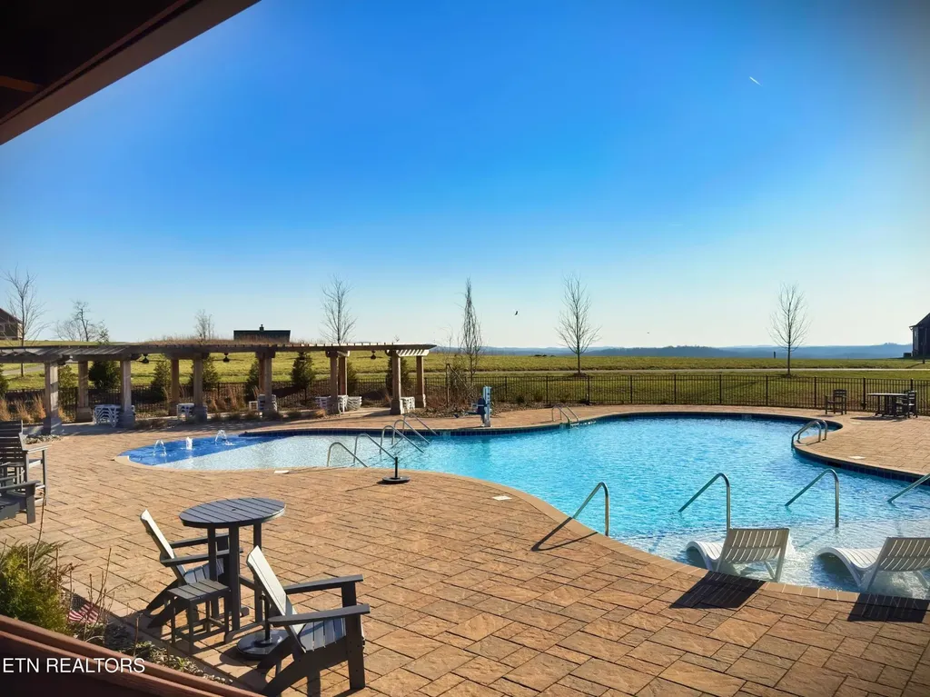 15 Swan Ridge Road Hilham TN 38568