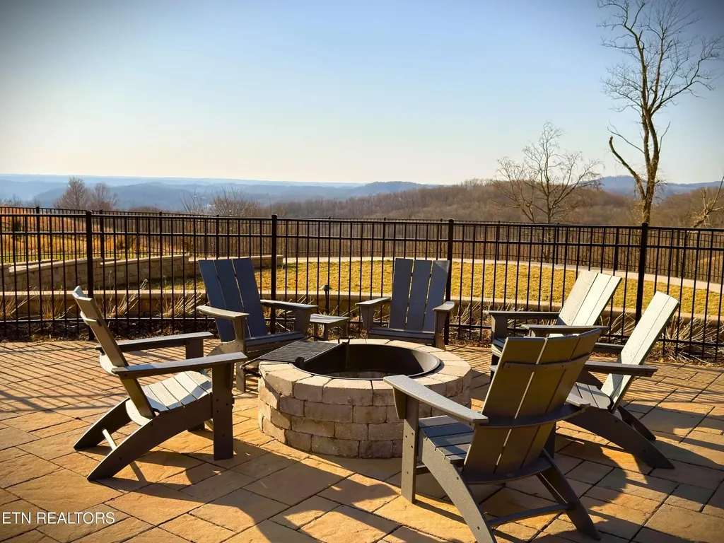 15 Swan Ridge Road Hilham TN 38568
