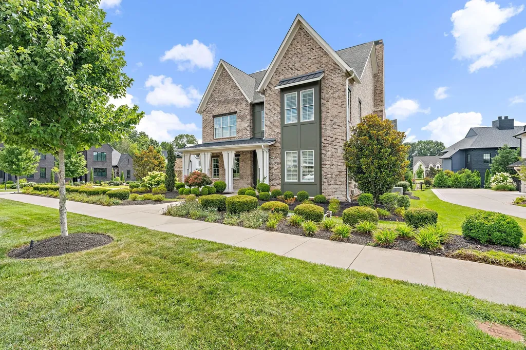 8808 Edgecomb Drive College Grove TN 37046