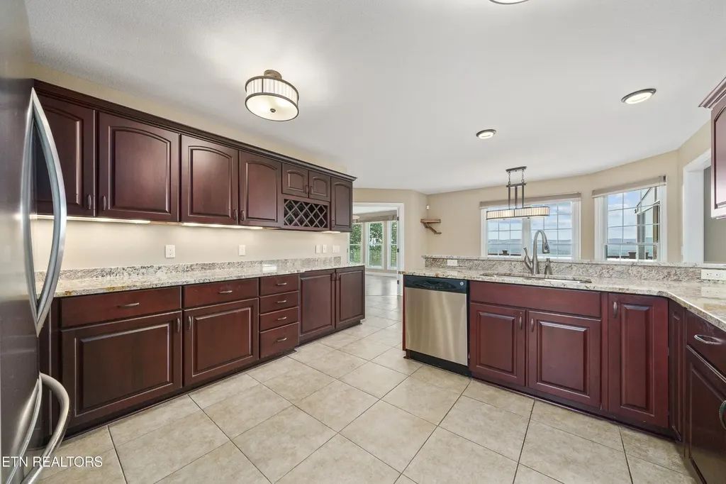 40 Bluff View Terrace Crossville TN 38558