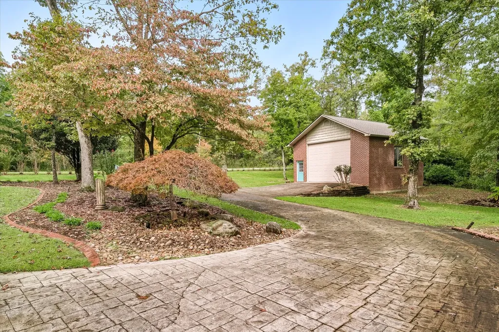 8537 Cherokee Trail Crossville TN 38572