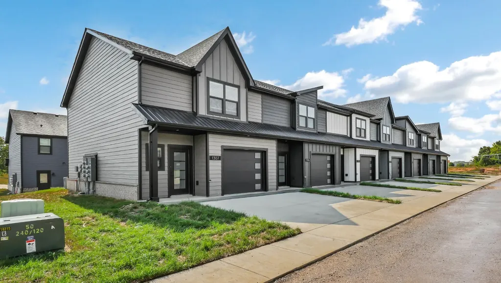 1304 Jonathan Wade Circle Clarksville TN 37043