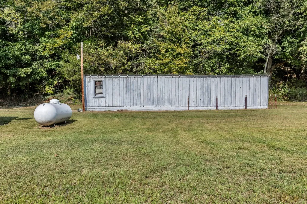 1271 Highway 50, E Centerville TN 37033